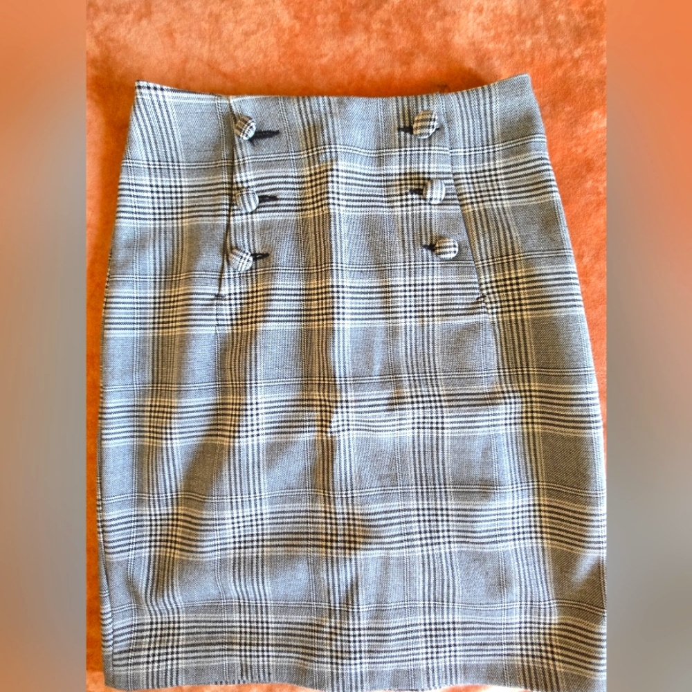 H&M Gray Knee-Length Pencil Skirt